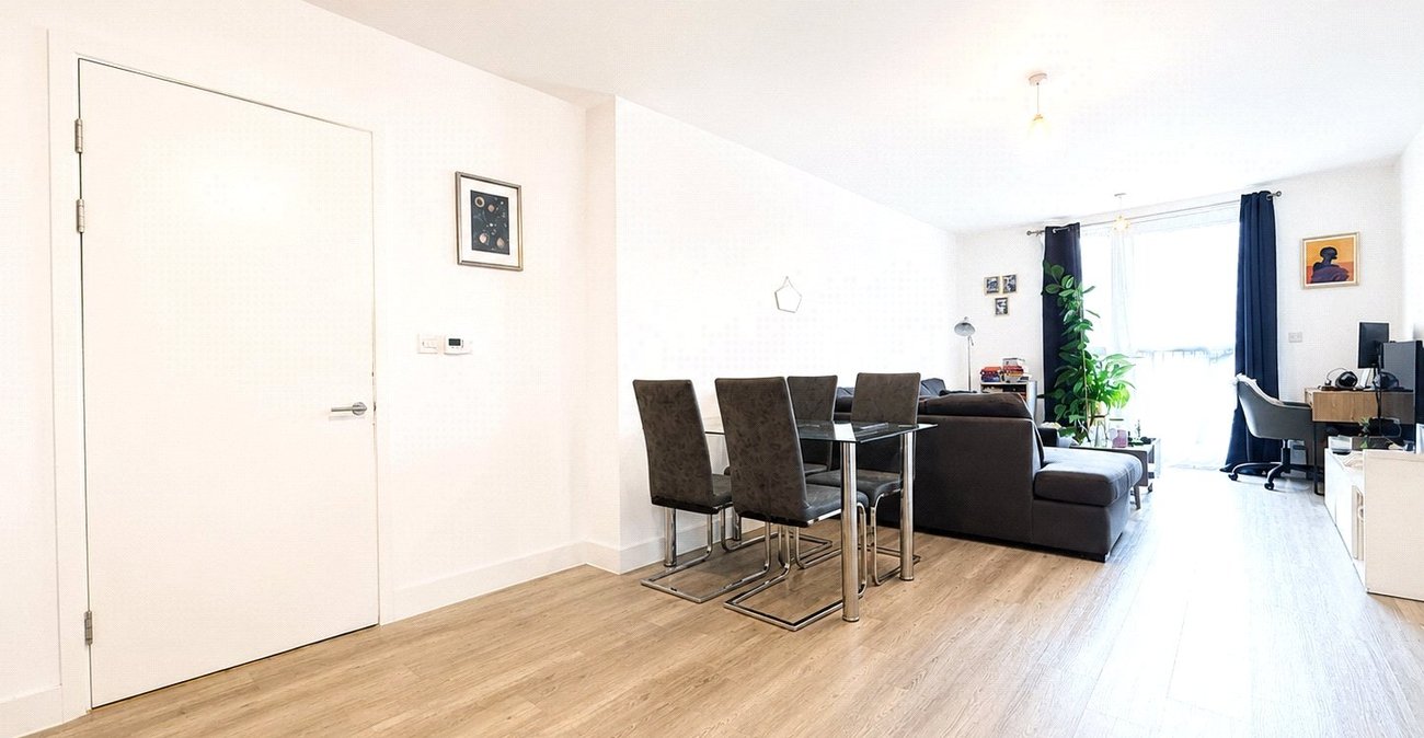 2 bedroom property for sale in London | Robinson Jackson