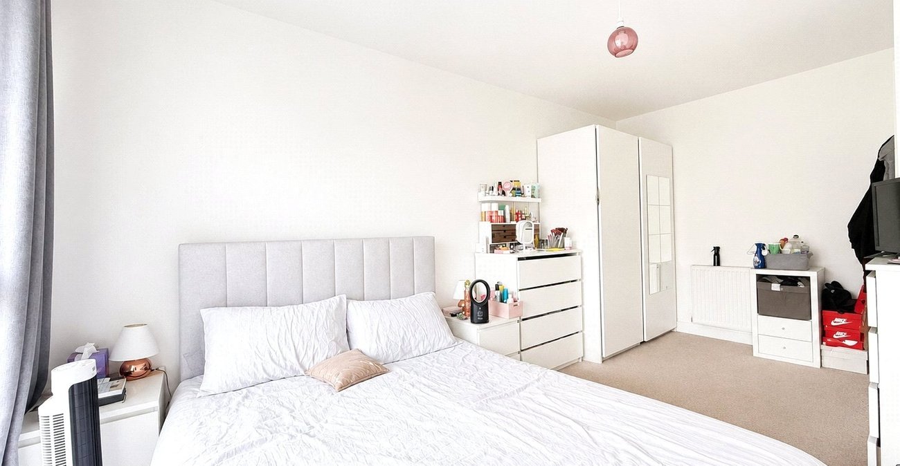 2 bedroom property for sale in London | Robinson Jackson