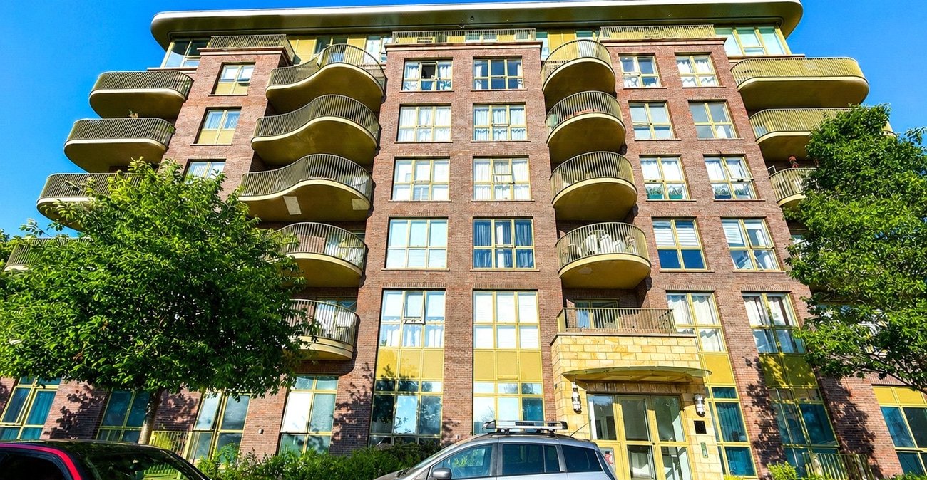 2 bedroom property for sale in London | Robinson Jackson