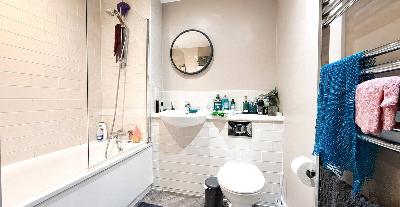 2 bedroom property for sale in London | Robinson Jackson