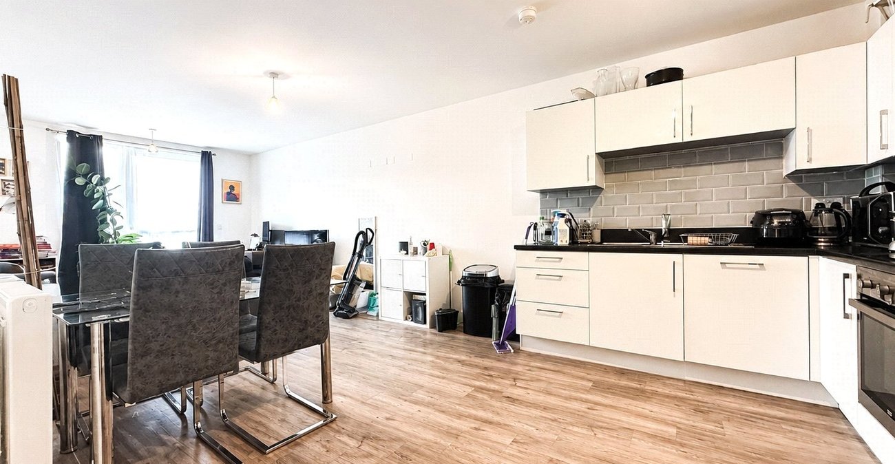 2 bedroom property for sale in London | Robinson Jackson