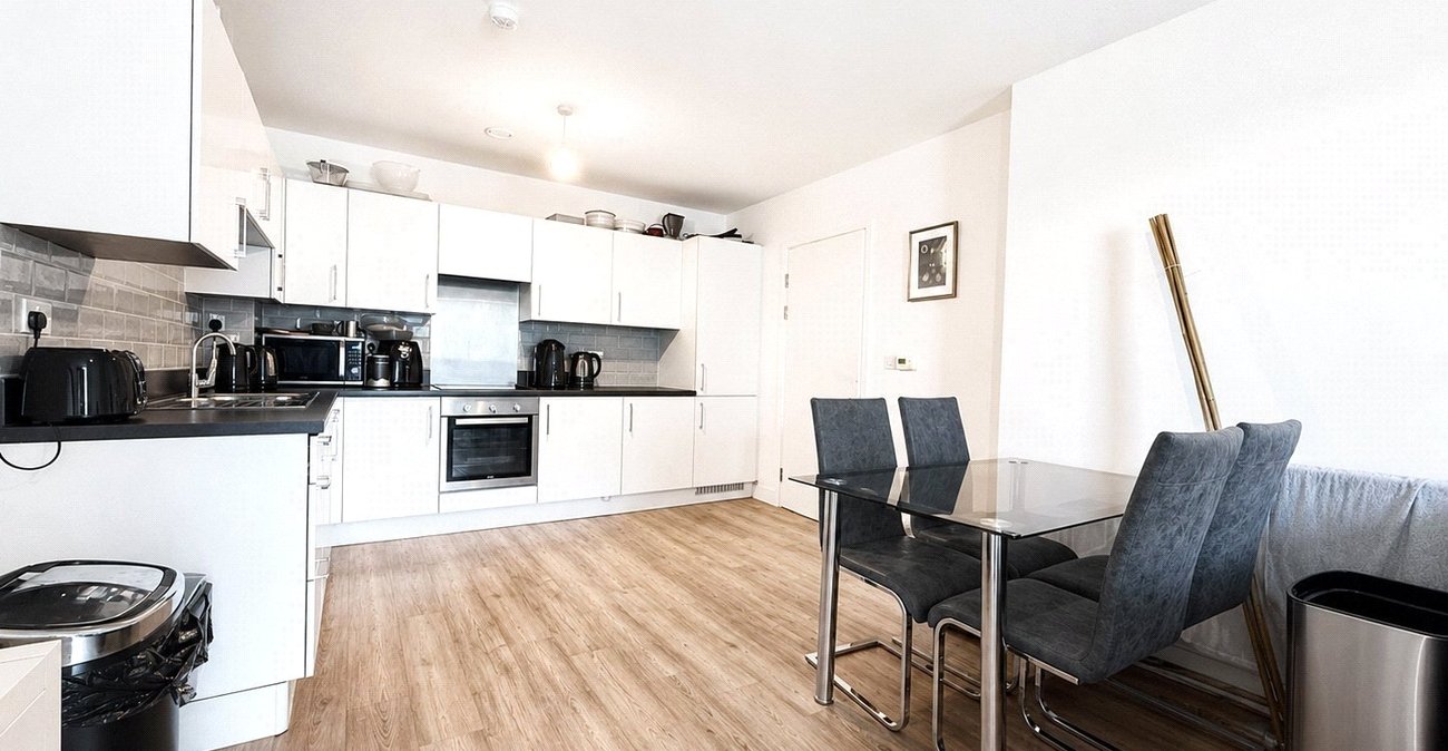 2 bedroom property for sale in London | Robinson Jackson