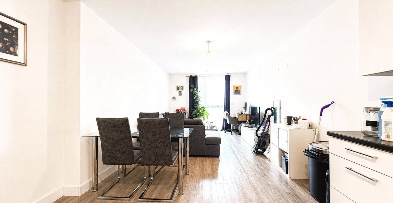 2 bedroom property for sale in London | Robinson Jackson