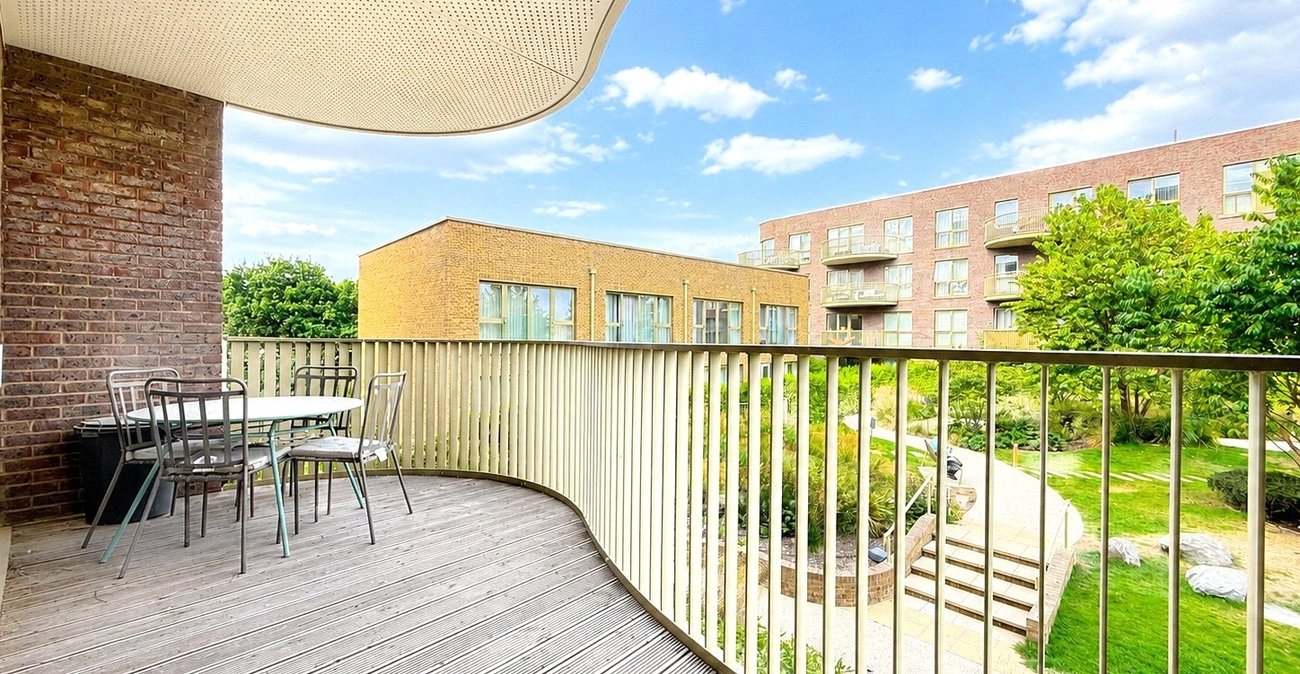 2 bedroom property for sale in London | Robinson Jackson