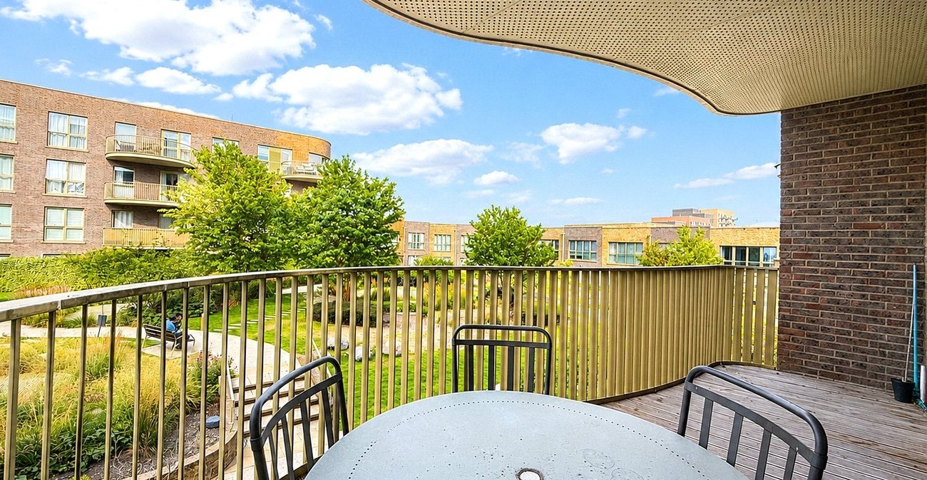 2 bedroom property for sale in London | Robinson Jackson