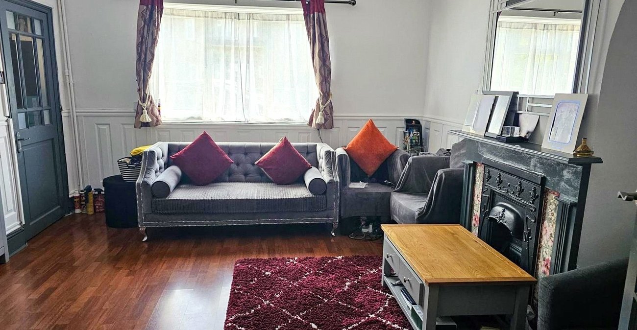 3 bedroom house for sale in London | Robinson Jackson