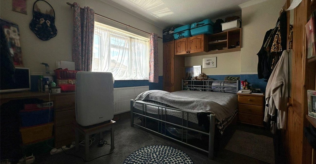 3 bedroom house for sale in London | Robinson Jackson