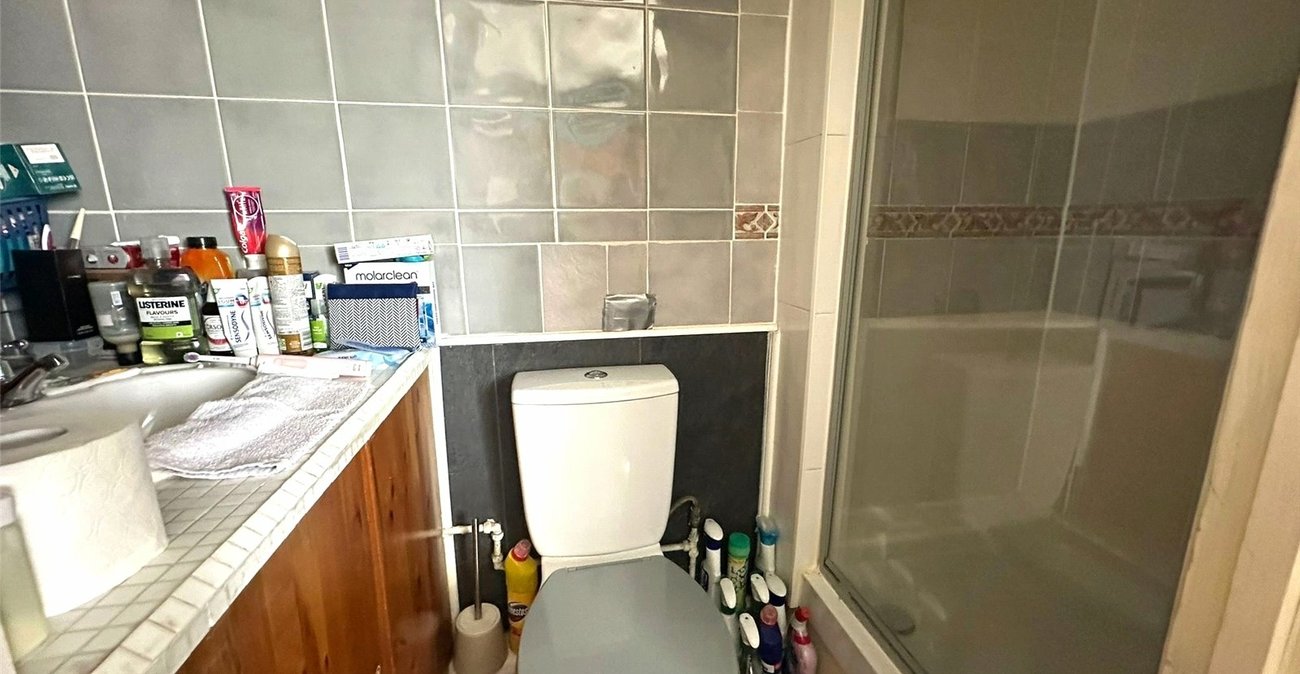 3 bedroom house for sale in London | Robinson Jackson