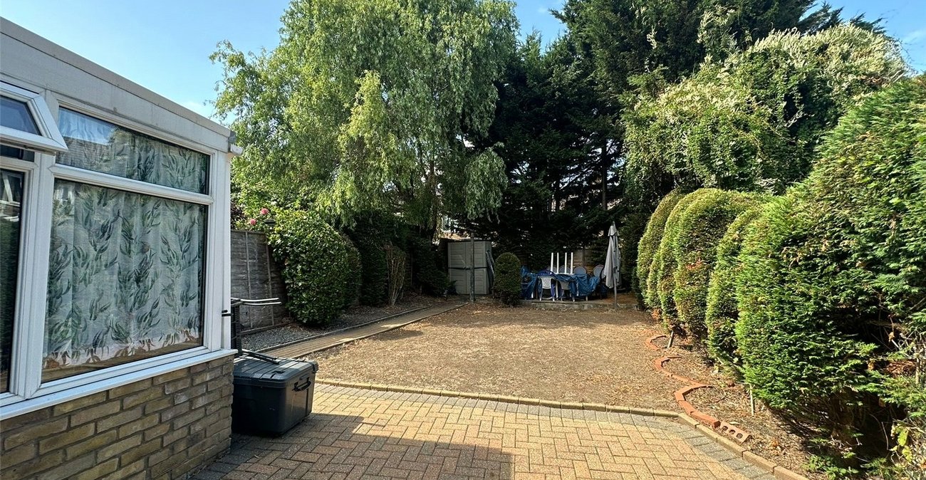 3 bedroom house for sale in London | Robinson Jackson