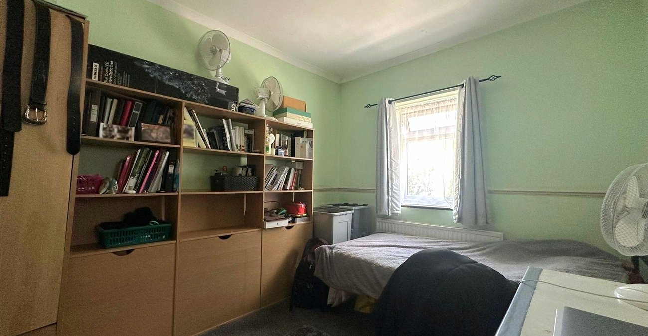 3 bedroom house for sale in London | Robinson Jackson