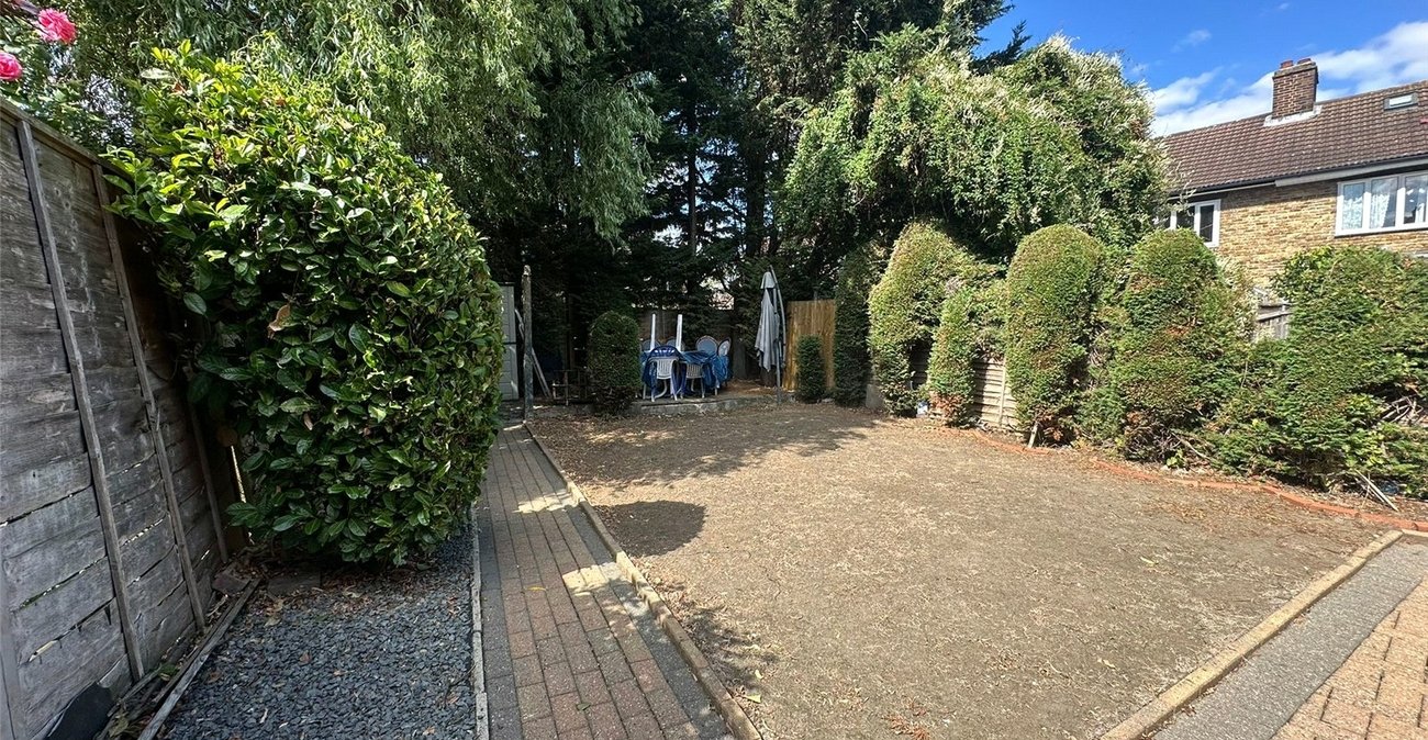 3 bedroom house for sale in London | Robinson Jackson