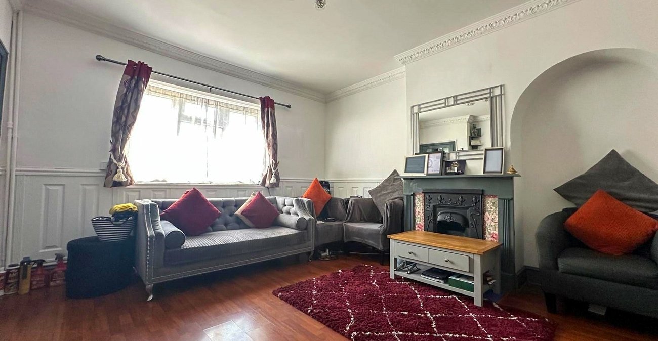 3 bedroom house for sale in London | Robinson Jackson