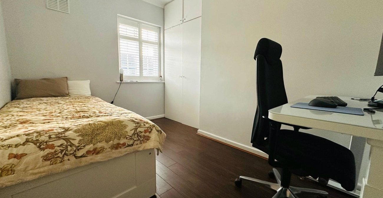 2 bedroom house for sale in London | Robinson Jackson