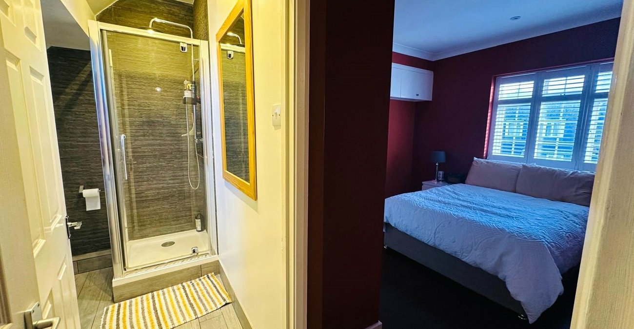 2 bedroom house for sale in London | Robinson Jackson