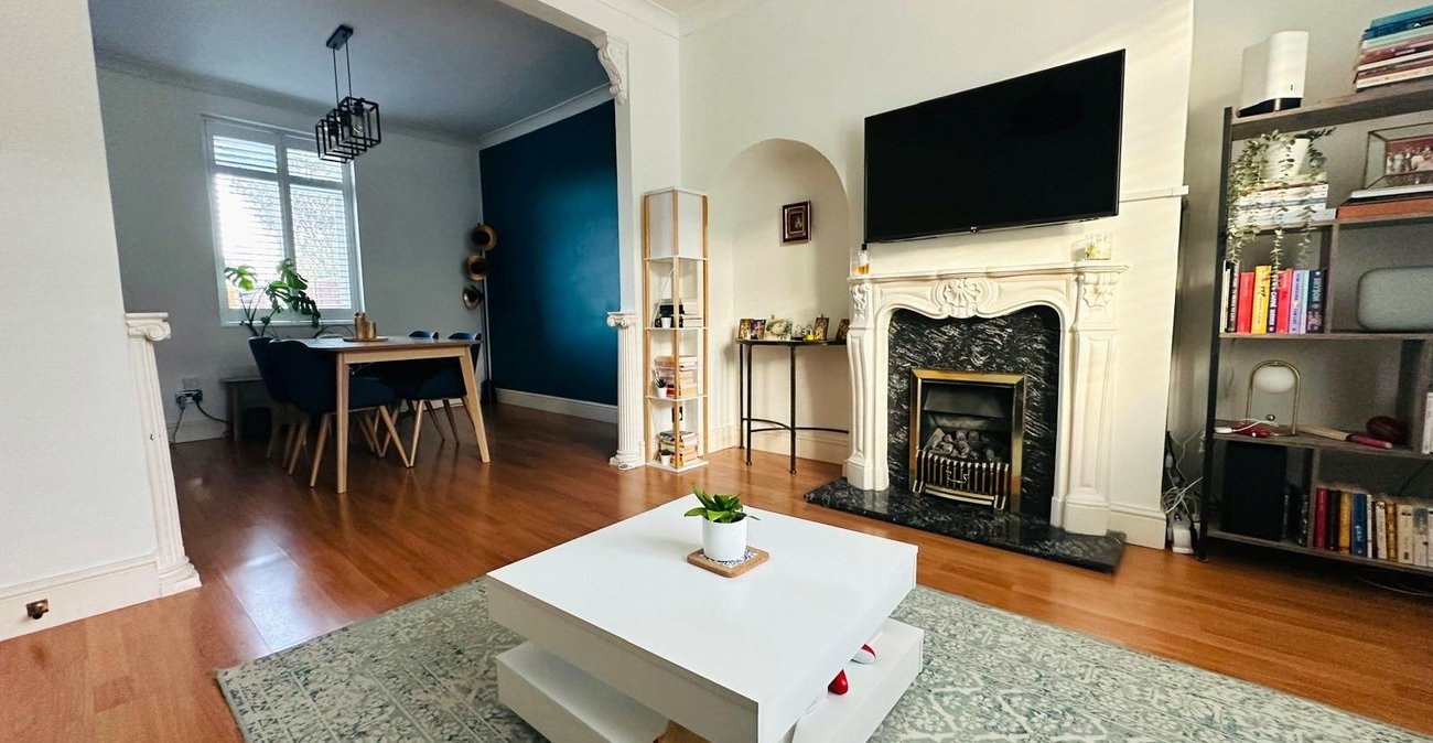 2 bedroom house for sale in London | Robinson Jackson