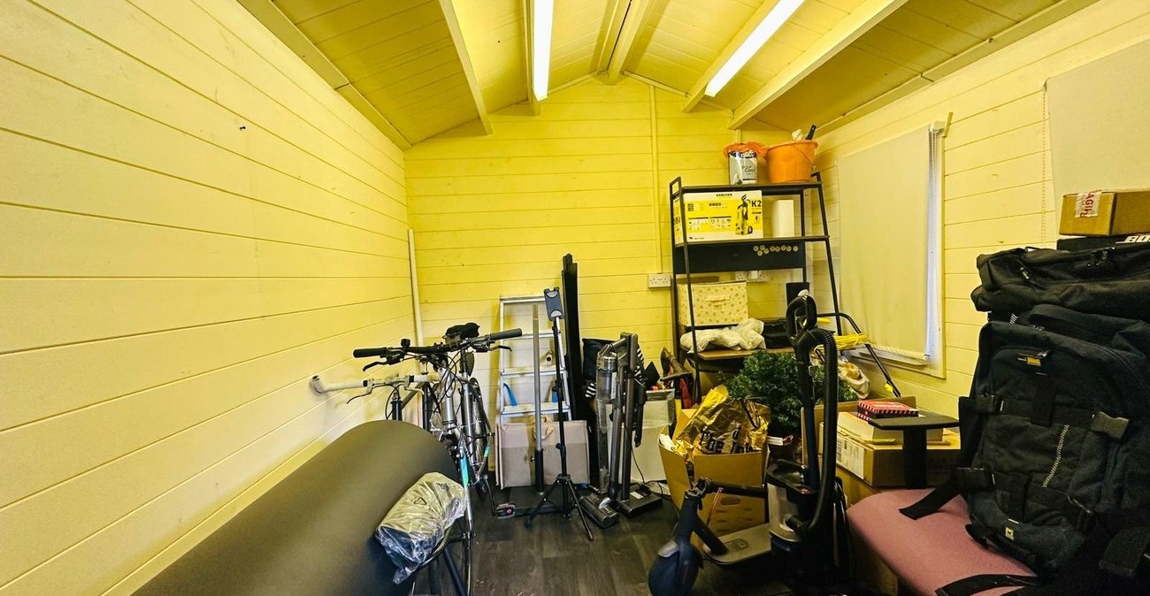 2 bedroom house for sale in London | Robinson Jackson