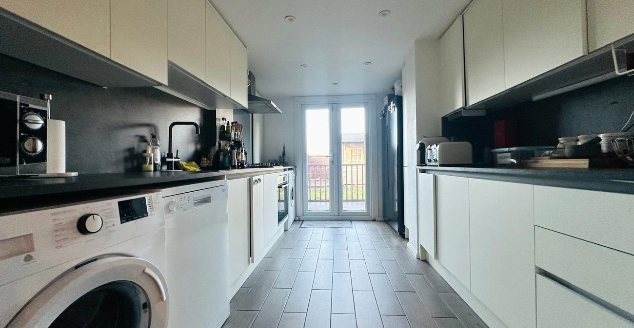 2 bedroom house for sale in London | Robinson Jackson