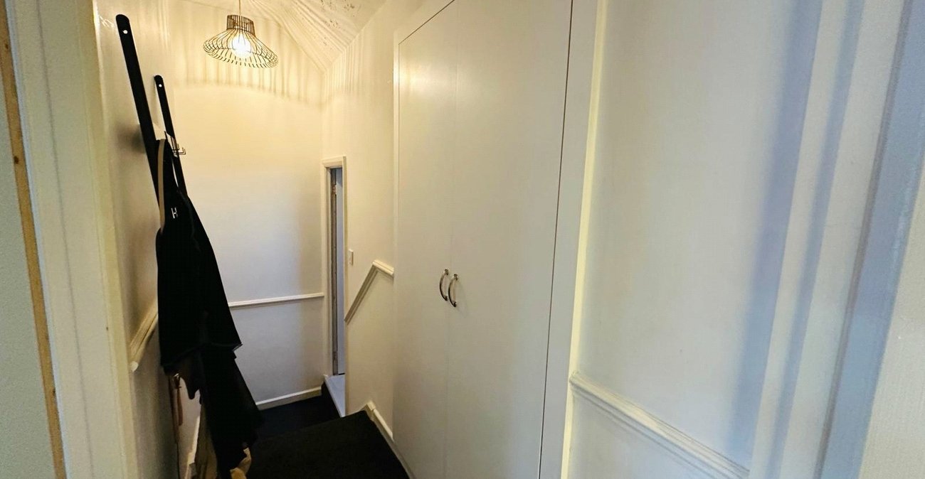 2 bedroom house for sale in London | Robinson Jackson