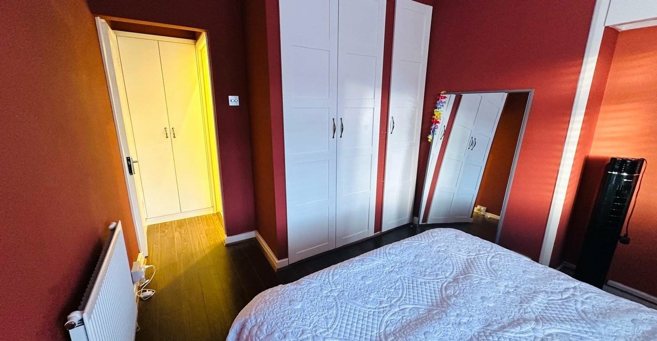 2 bedroom house for sale in London | Robinson Jackson