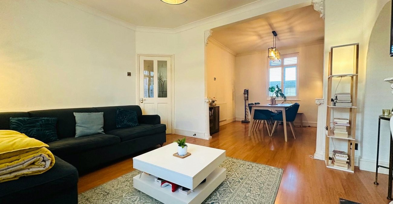 2 bedroom house for sale in London | Robinson Jackson