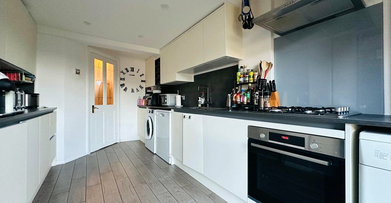 2 bedroom house for sale in London | Robinson Jackson