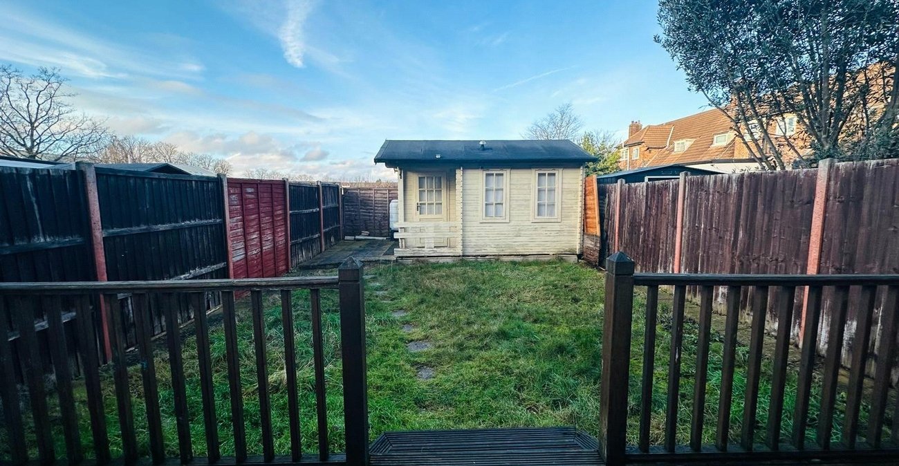 2 bedroom house for sale in London | Robinson Jackson