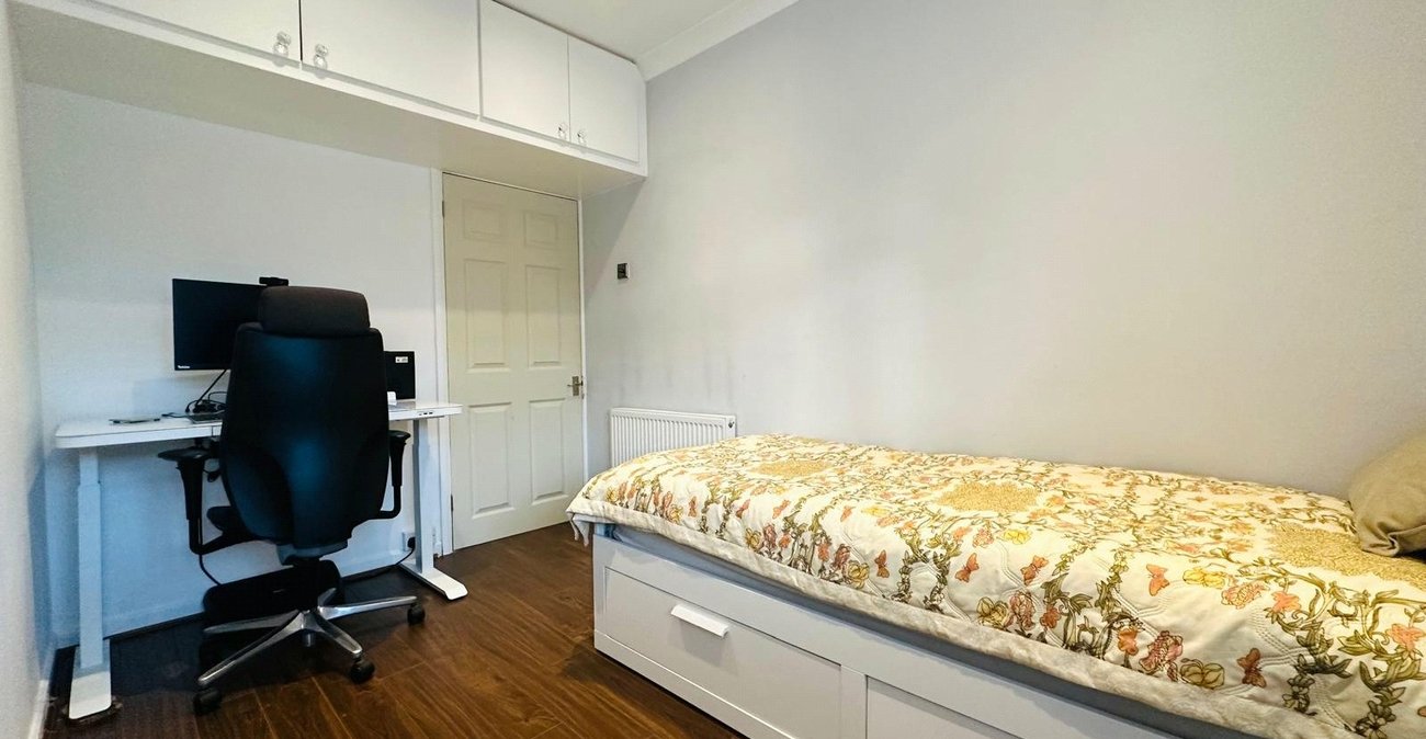 2 bedroom house for sale in London | Robinson Jackson