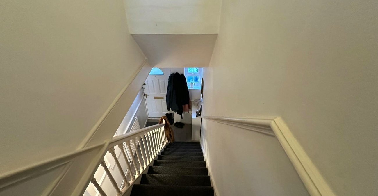 2 bedroom house for sale in London | Robinson Jackson