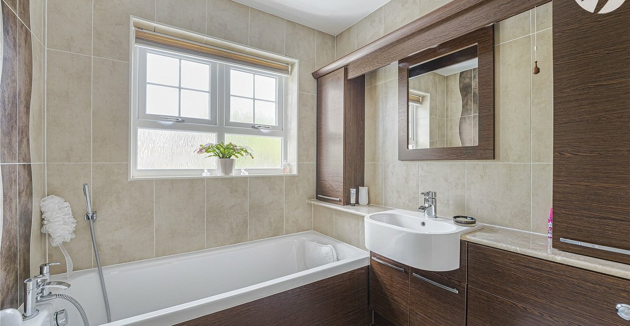 3 bedroom house for sale in Swanscombe | Robinson Jackson