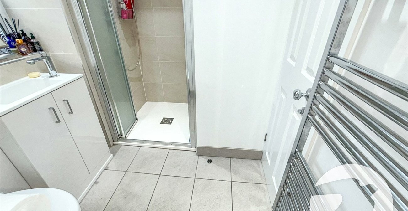 5 bedroom house for sale in London | Robinson Jackson