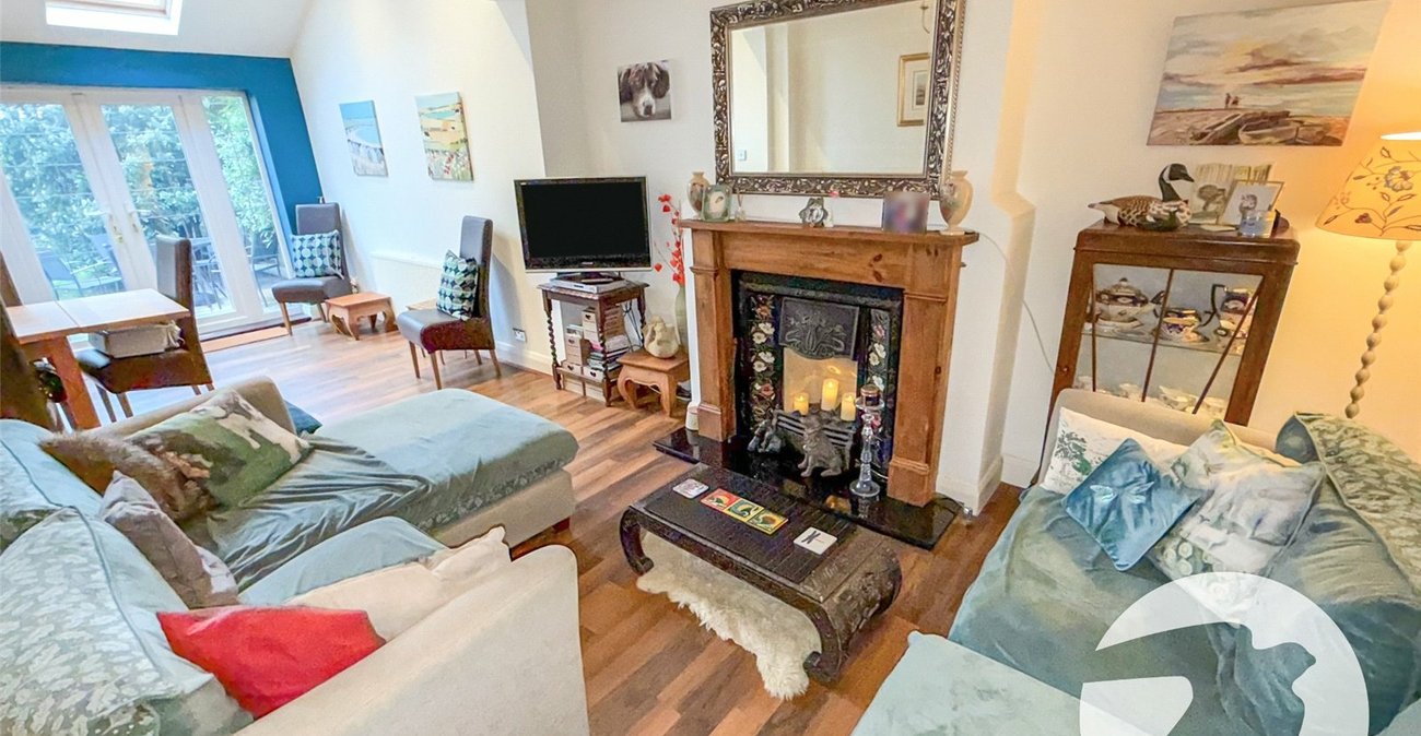 5 bedroom house for sale in London | Robinson Jackson