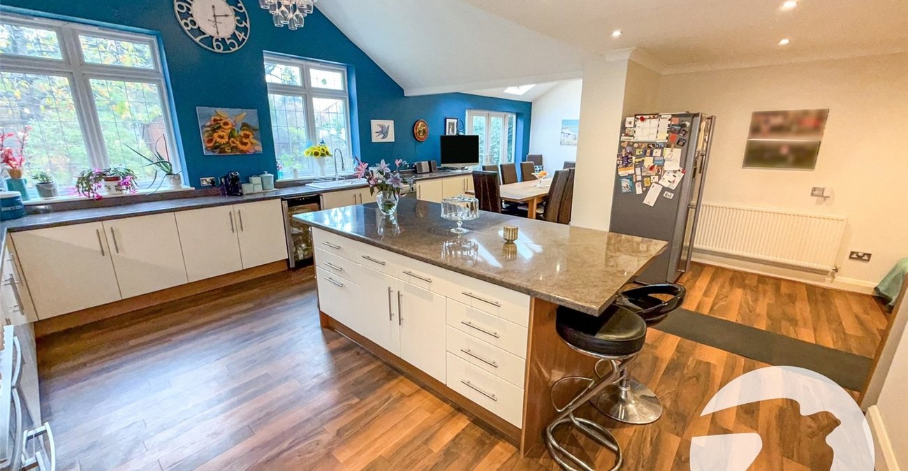 5 bedroom house for sale in London | Robinson Jackson