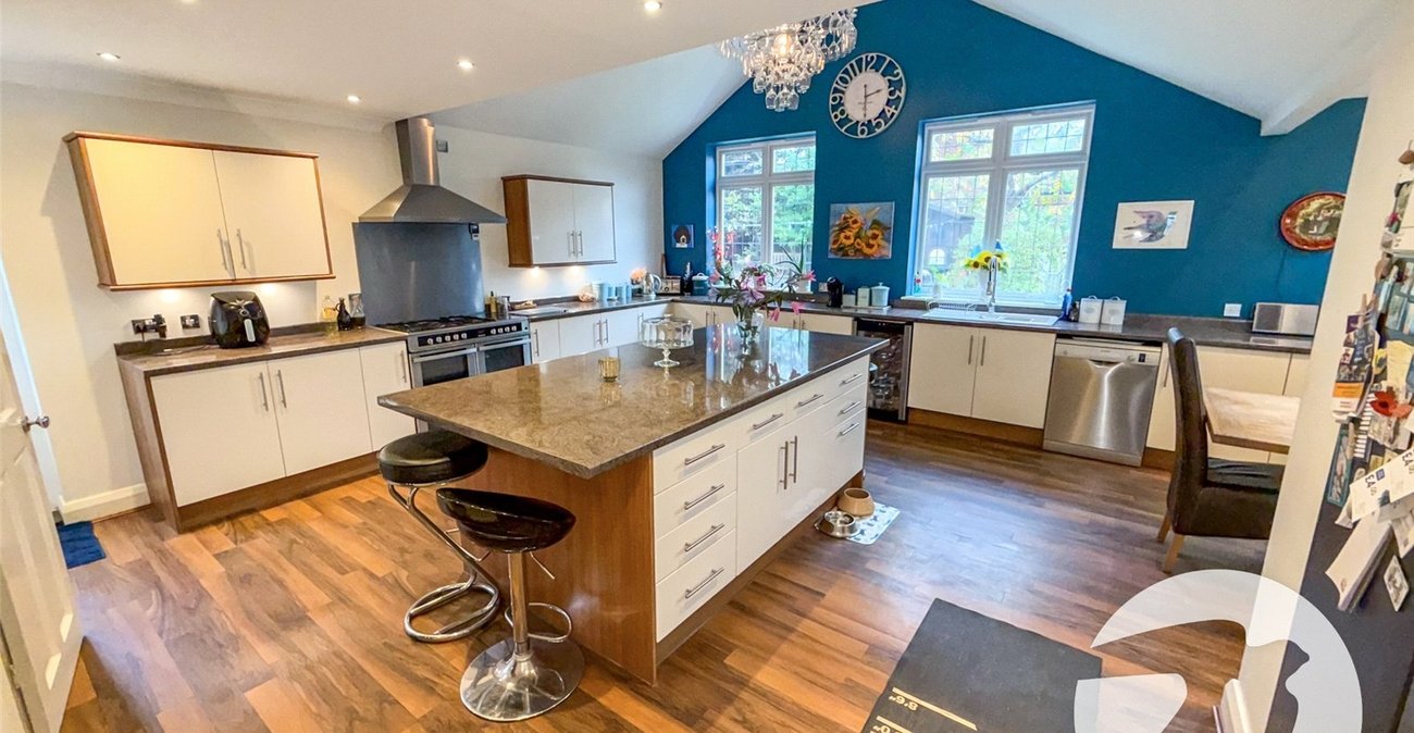 5 bedroom house for sale in London | Robinson Jackson