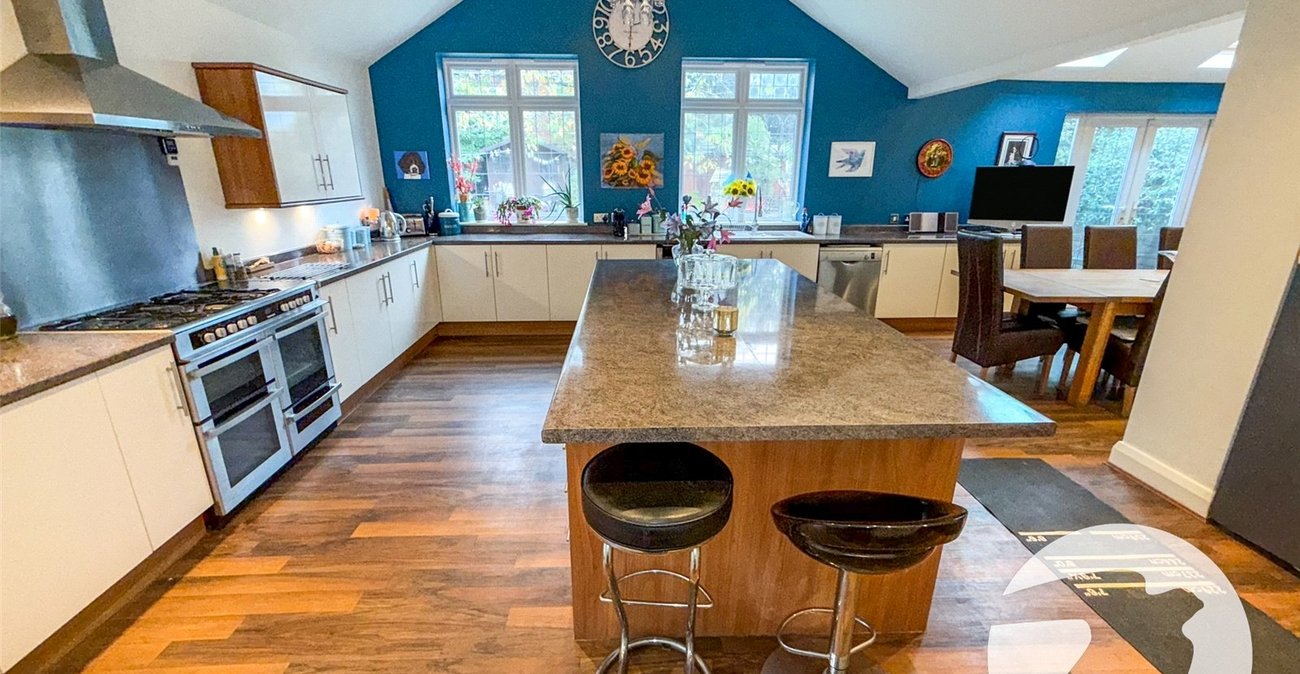 5 bedroom house for sale in London | Robinson Jackson