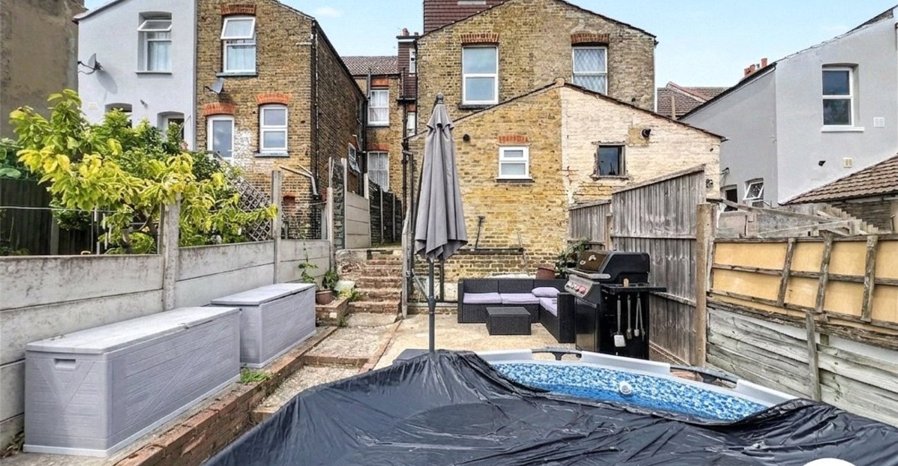 6 bedroom house for sale in Chatham | Robinson Michael & Jackson