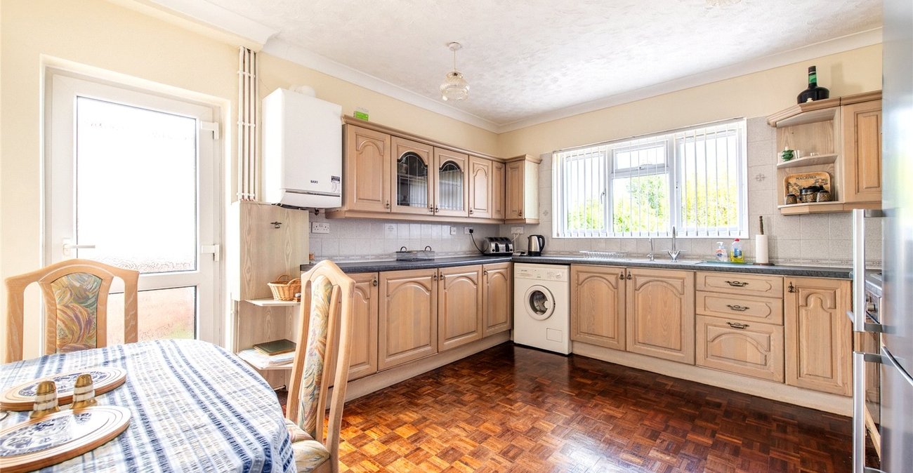 2 bedroom bungalow for sale in Northfleet | Robinson Michael & Jackson