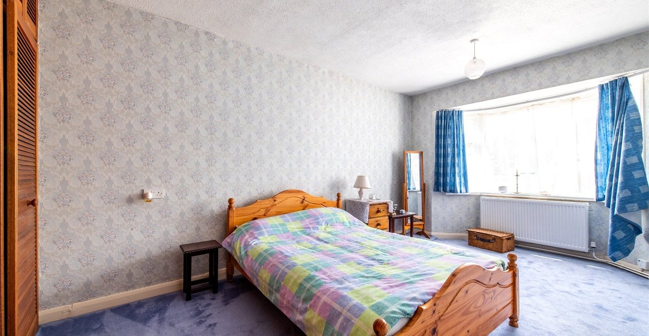 2 bedroom bungalow for sale in Northfleet | Robinson Michael & Jackson
