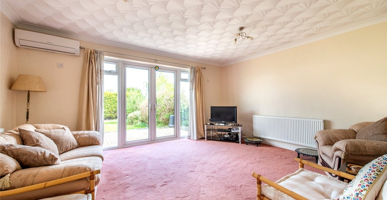 2 bedroom bungalow for sale in Northfleet | Robinson Michael & Jackson