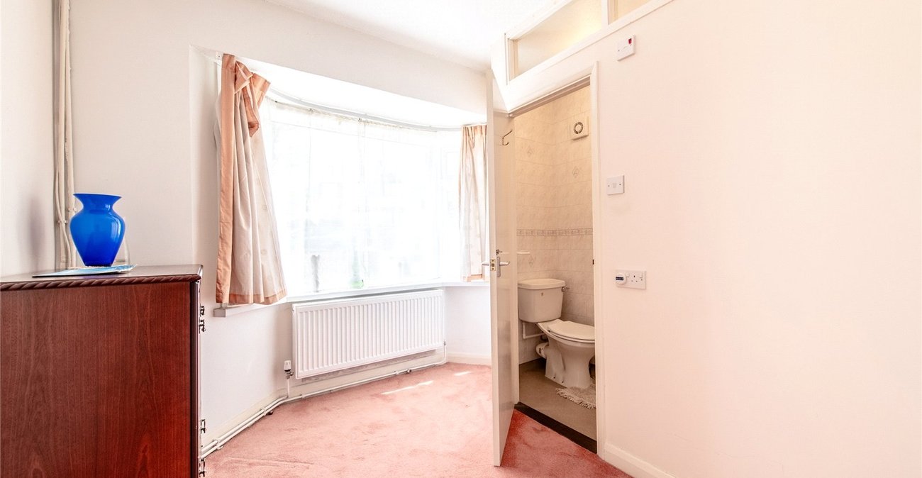 2 bedroom bungalow for sale in Northfleet | Robinson Michael & Jackson