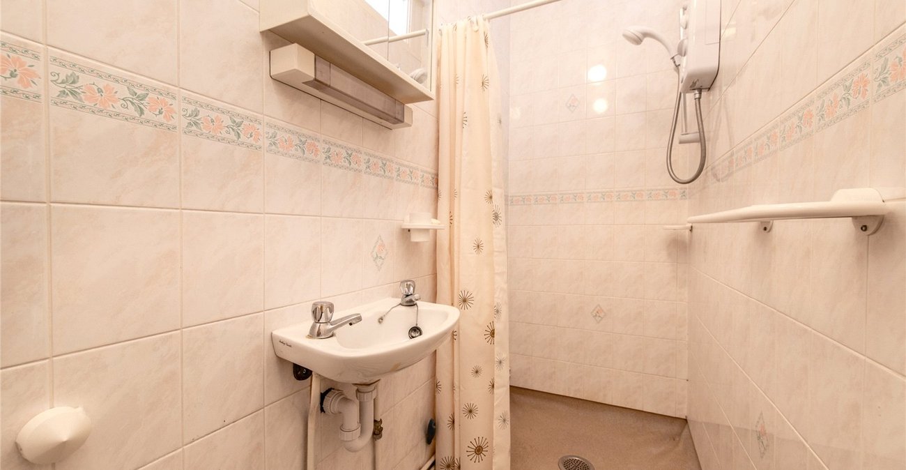 2 bedroom bungalow for sale in Northfleet | Robinson Michael & Jackson