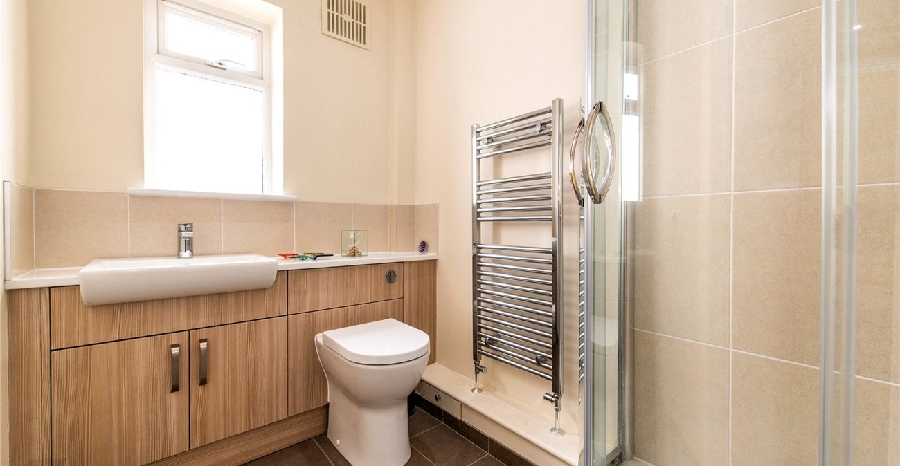 2 bedroom bungalow for sale in Northfleet | Robinson Michael & Jackson