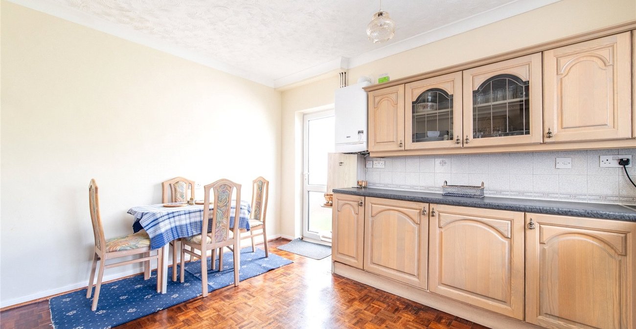 2 bedroom bungalow for sale in Northfleet | Robinson Michael & Jackson