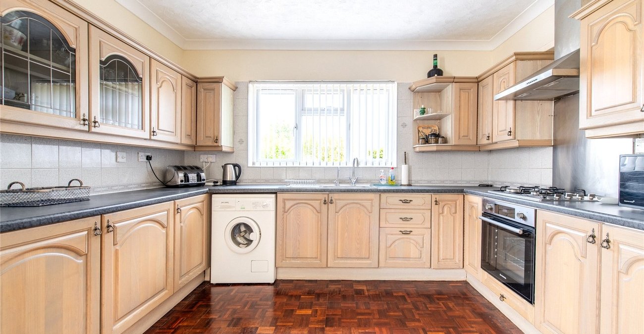 2 bedroom bungalow for sale in Northfleet | Robinson Michael & Jackson