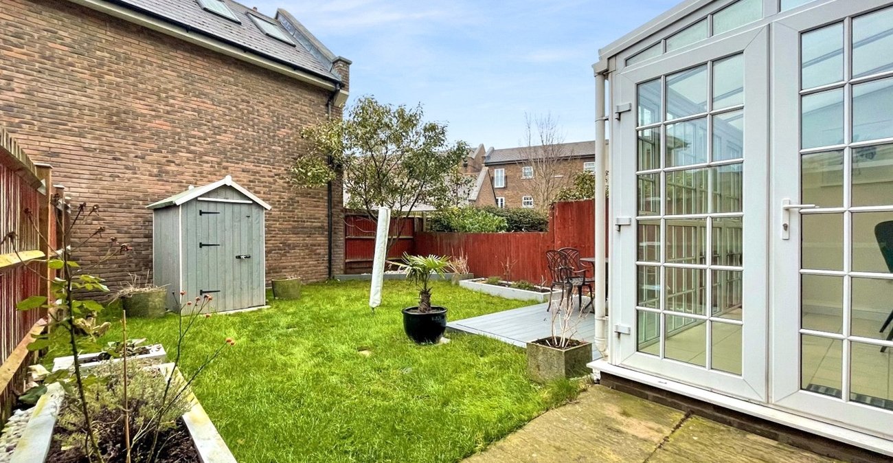 4 bedroom property for sale in Greenhithe | Robinson Jackson