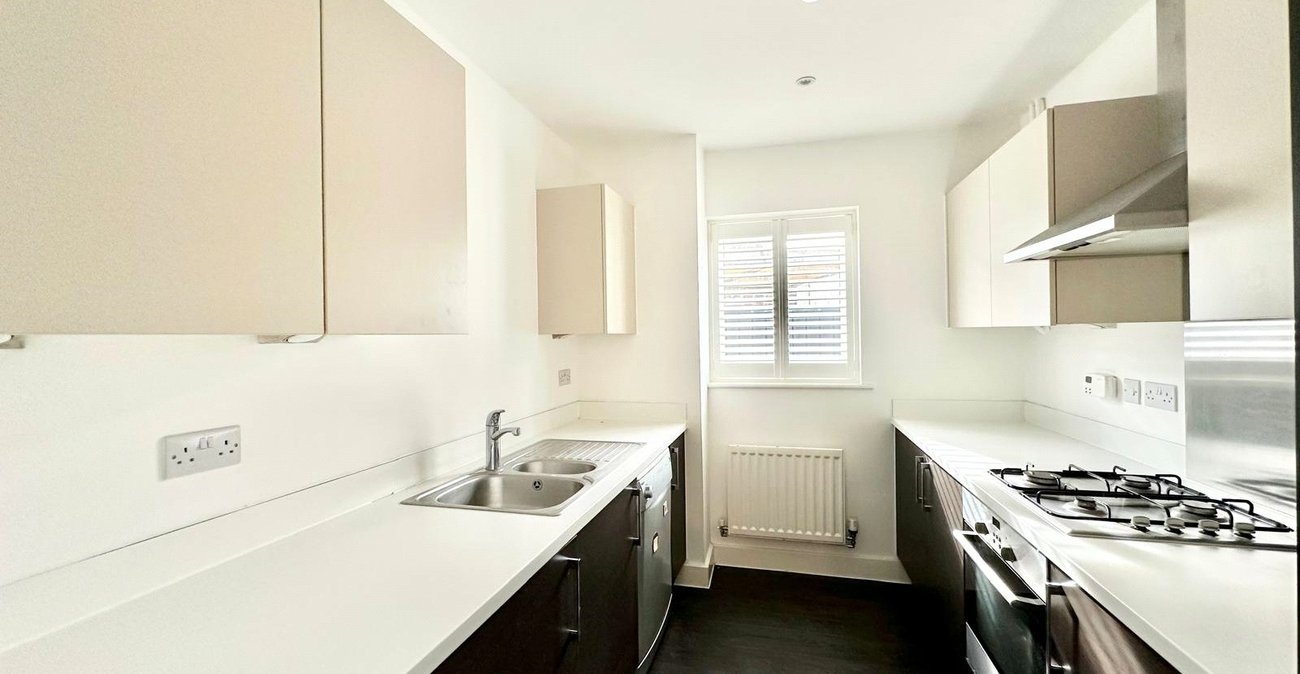 2 bedroom property for sale in Greenhithe | Robinson Jackson
