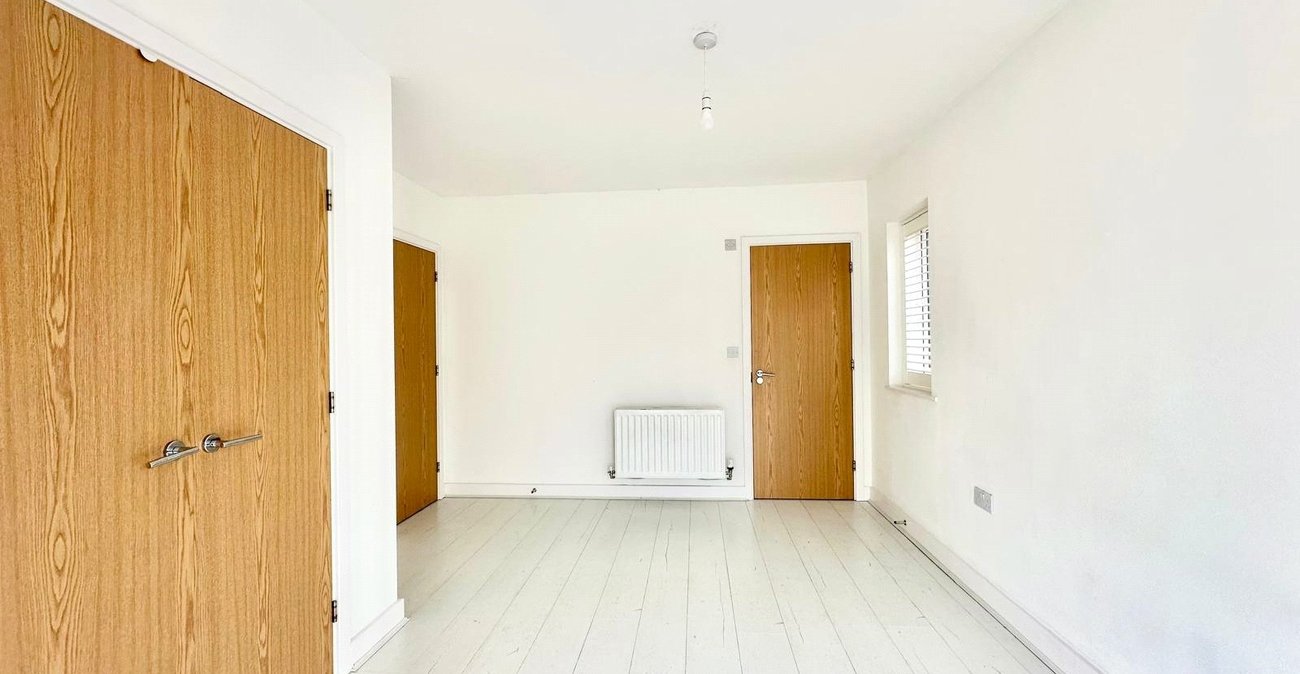 2 bedroom property for sale in Greenhithe | Robinson Jackson