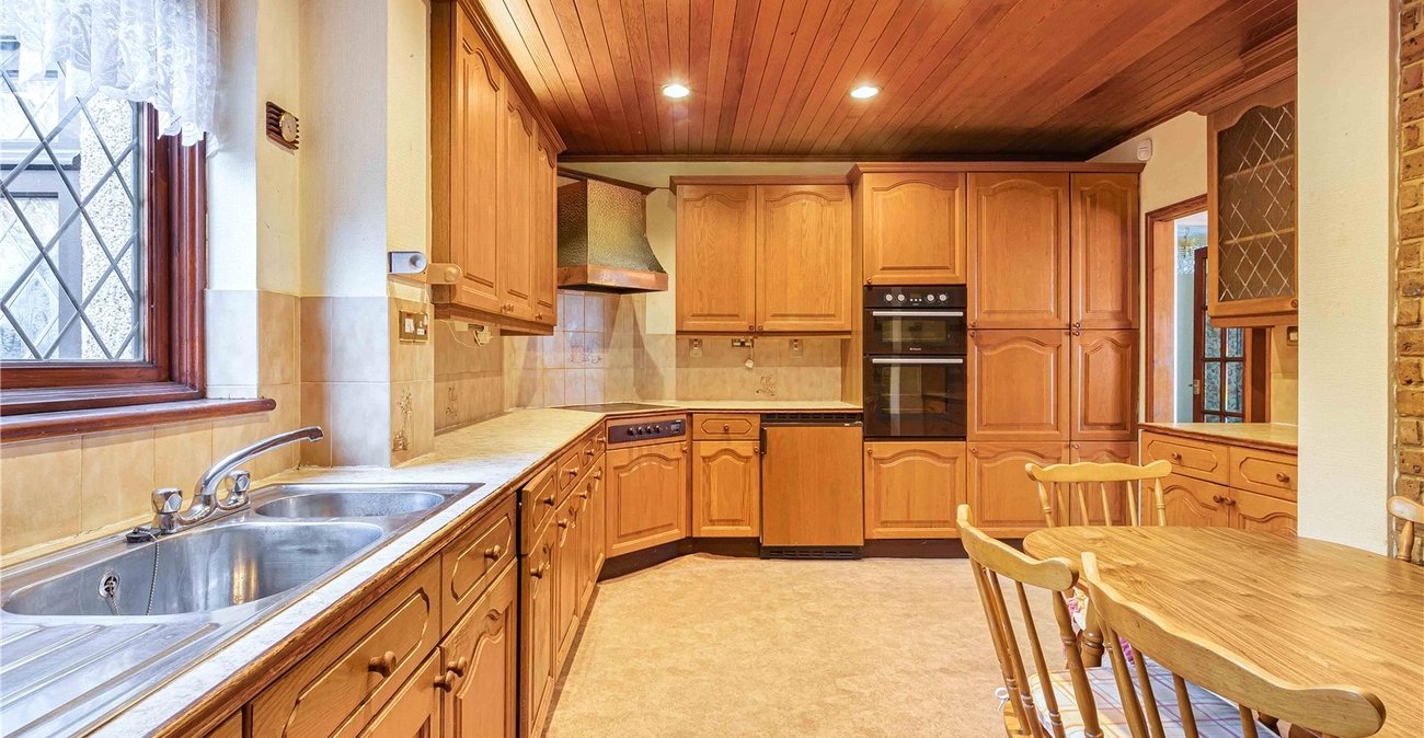 5 bedroom house for sale in South Welling | Robinson Jackson