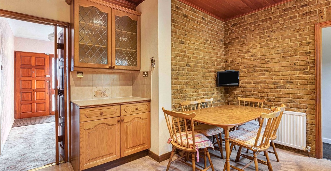 5 bedroom house for sale in South Welling | Robinson Jackson