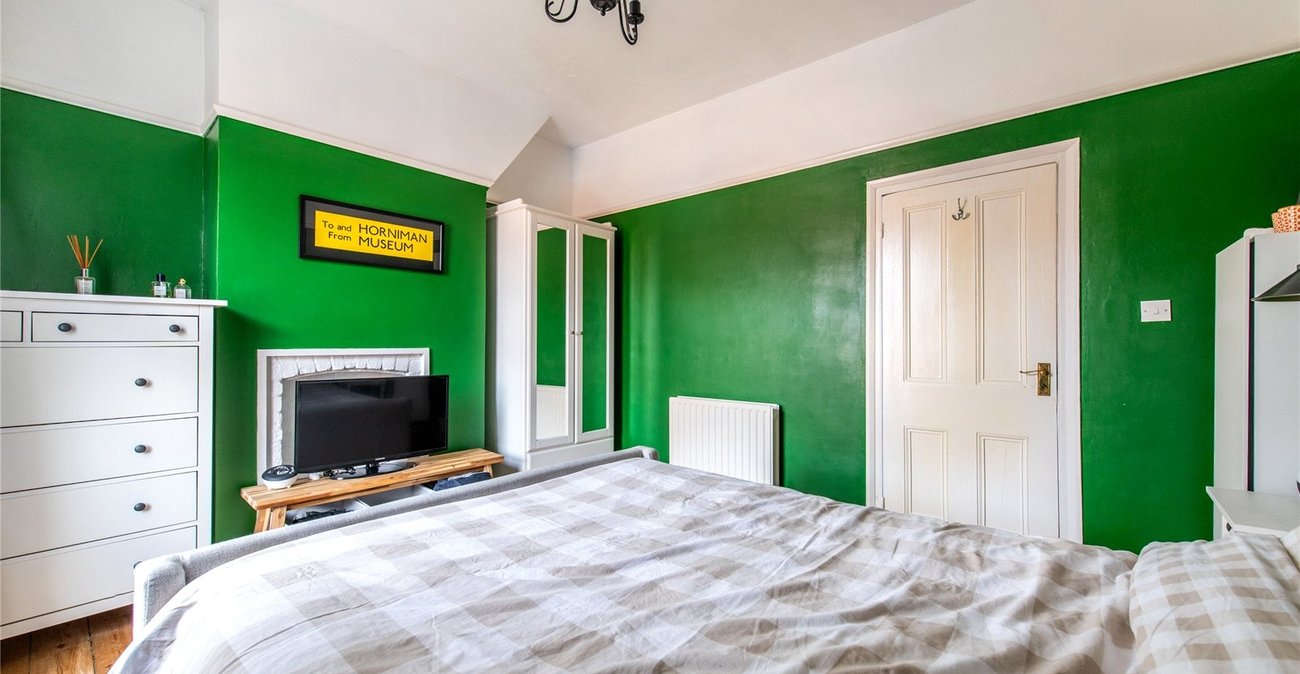 2 bedroom house for sale in Northfleet | Robinson Michael & Jackson