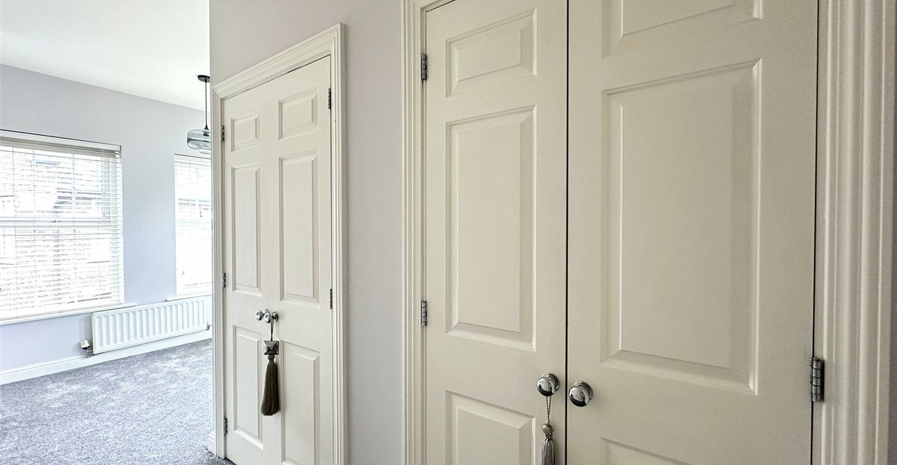 5 bedroom house for sale in Greenhithe | Robinson Jackson